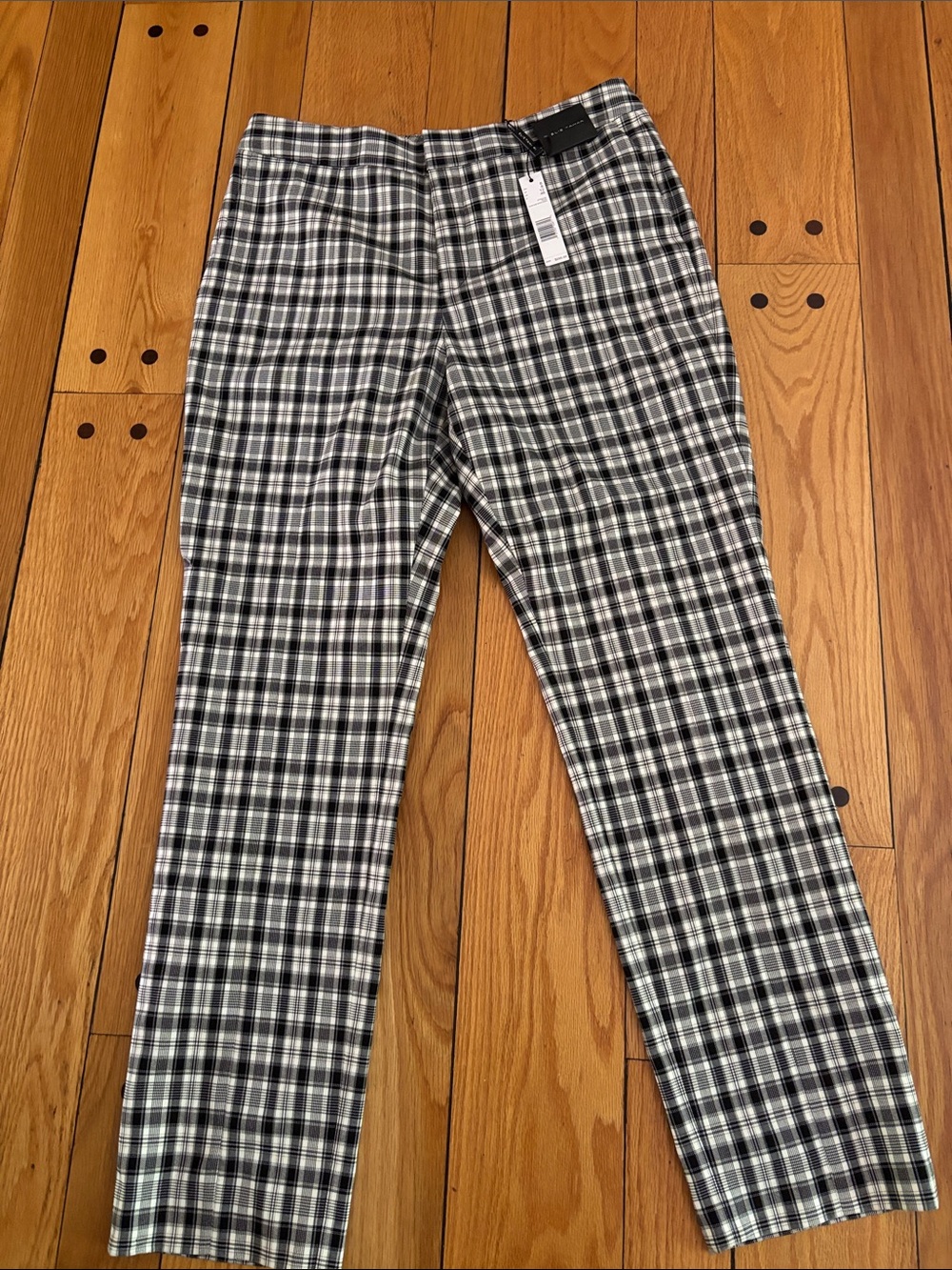 Elie Tahari Black & White Plaid pants. Size 8